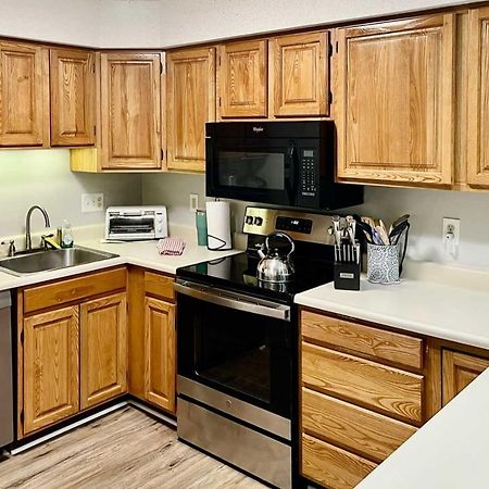 Lincoln Condo With Views, Pool, Hot Tub And Balcony! المظهر الخارجي الصورة