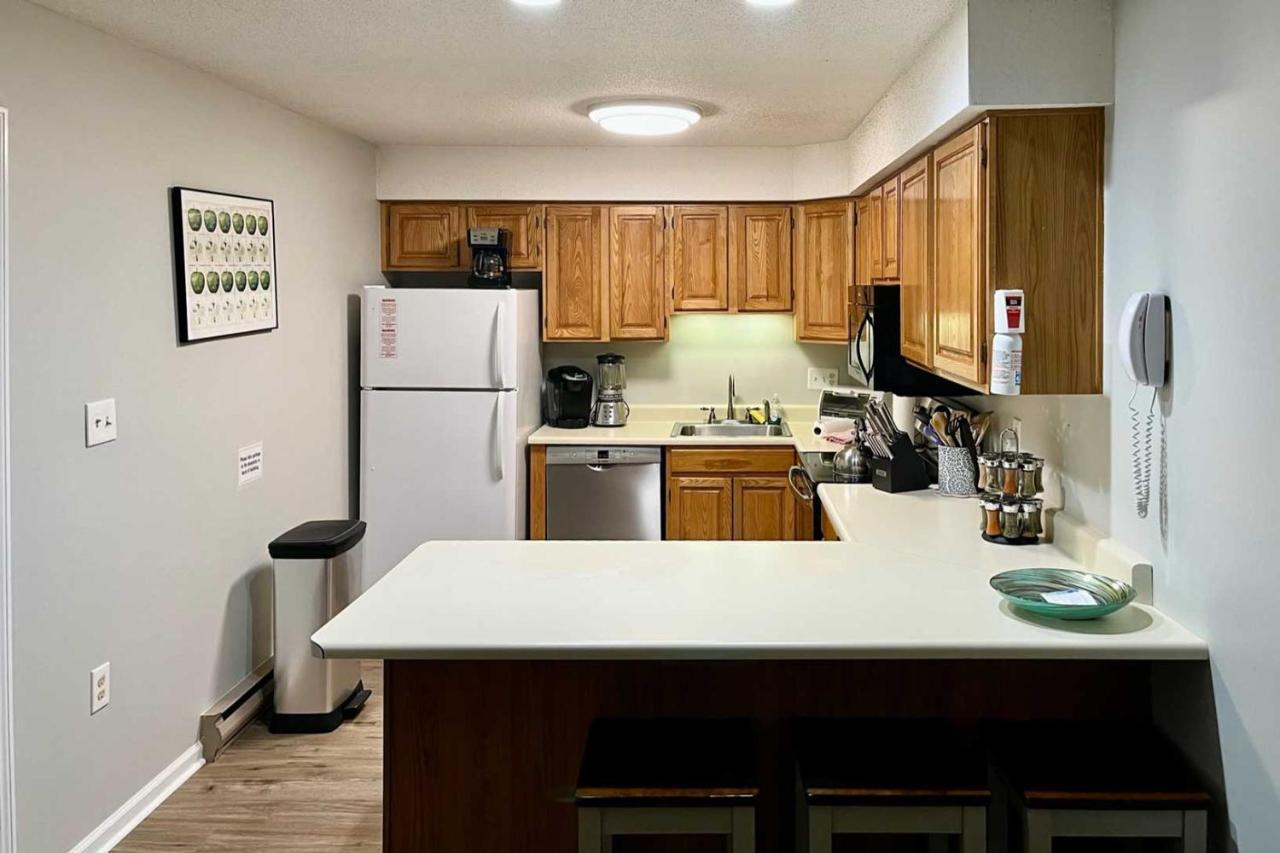 Lincoln Condo With Views, Pool, Hot Tub And Balcony! المظهر الخارجي الصورة