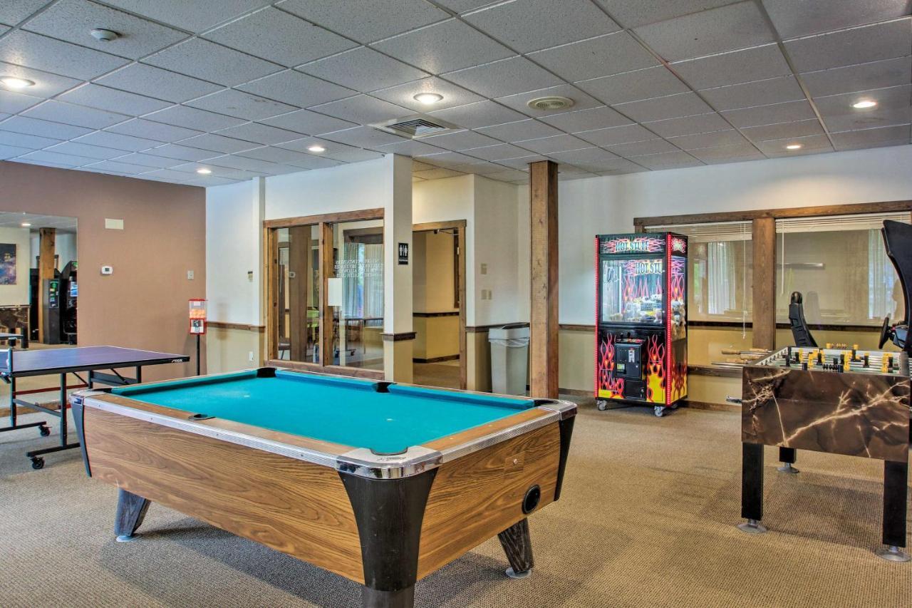Lincoln Condo With Views, Pool, Hot Tub And Balcony! المظهر الخارجي الصورة